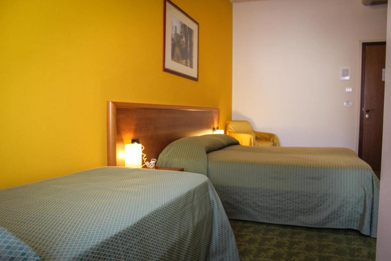 Hotel Centrale Есте Екстериор снимка