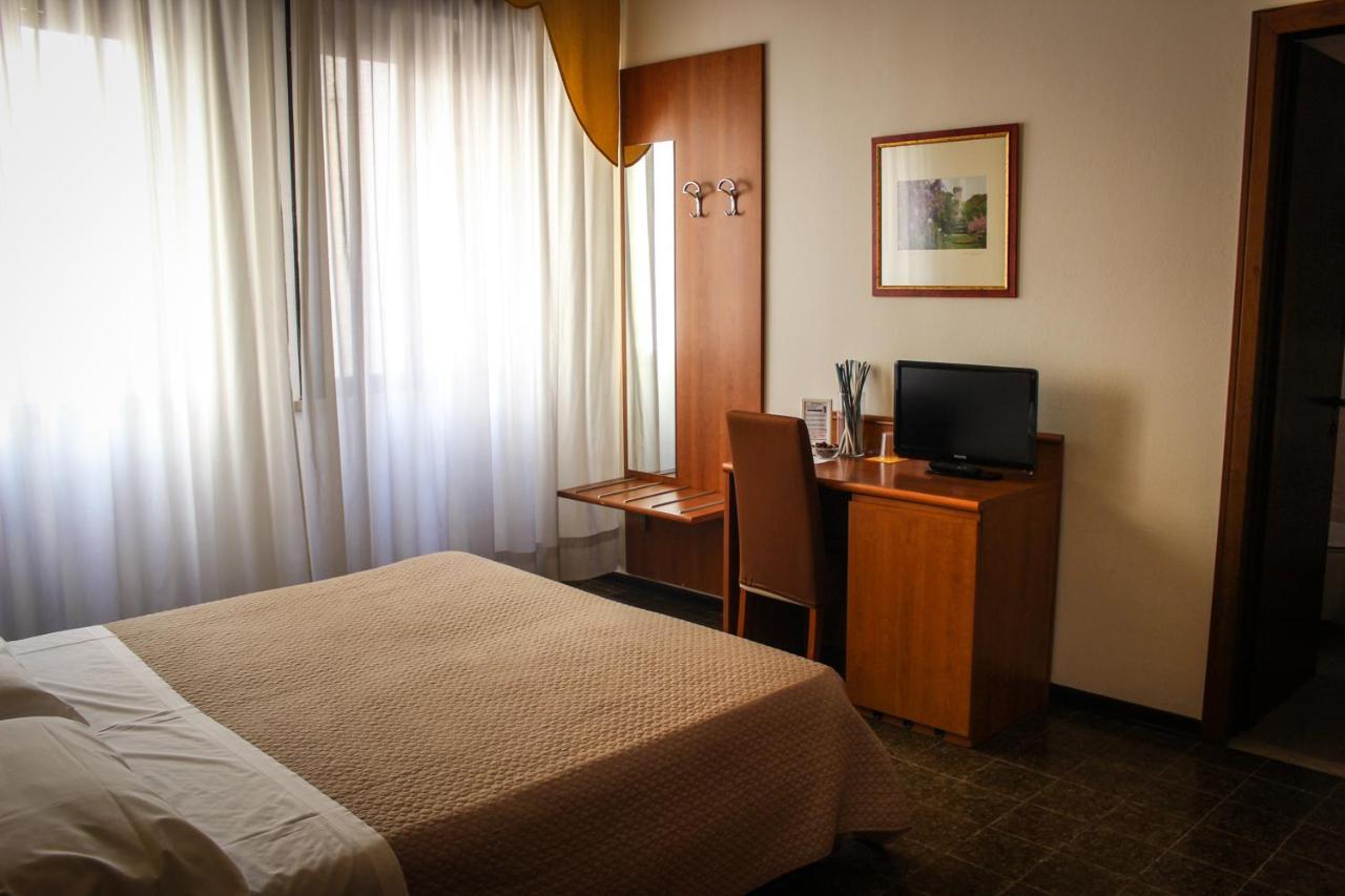 Hotel Centrale Есте Екстериор снимка