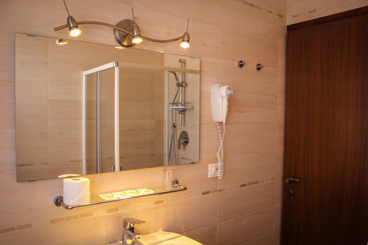 Hotel Centrale Есте Екстериор снимка