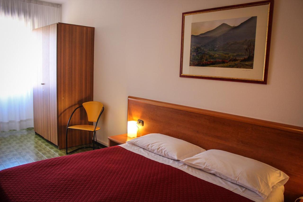 Hotel Centrale Есте Екстериор снимка