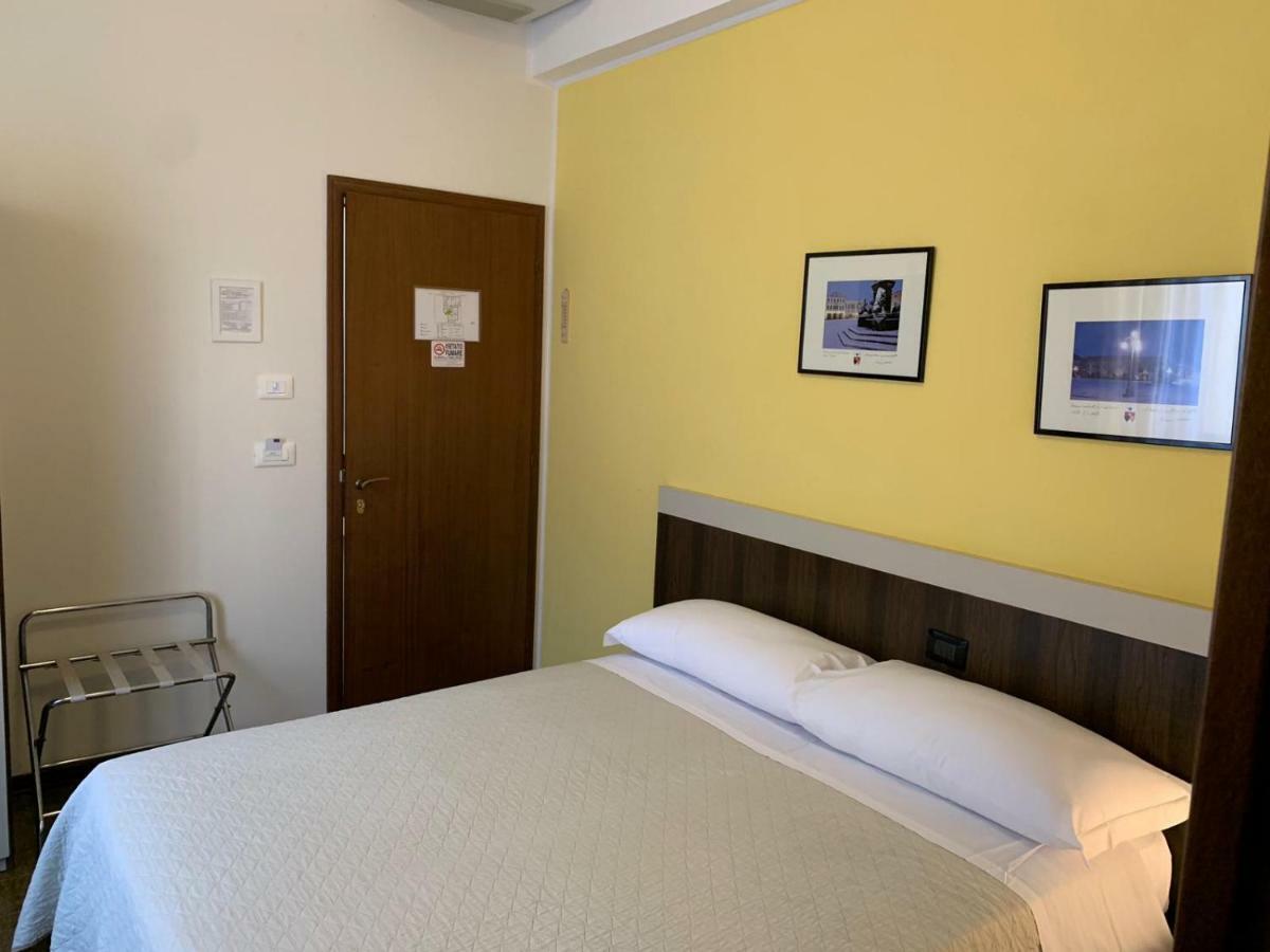 Hotel Centrale Есте Екстериор снимка