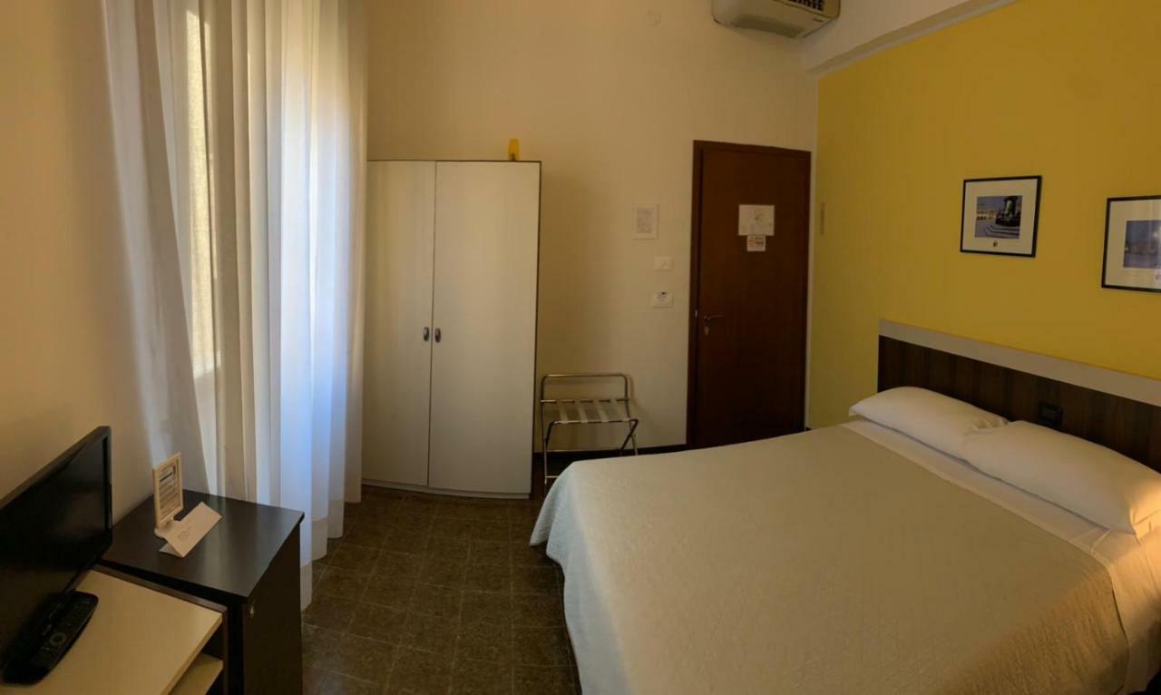 Hotel Centrale Есте Екстериор снимка