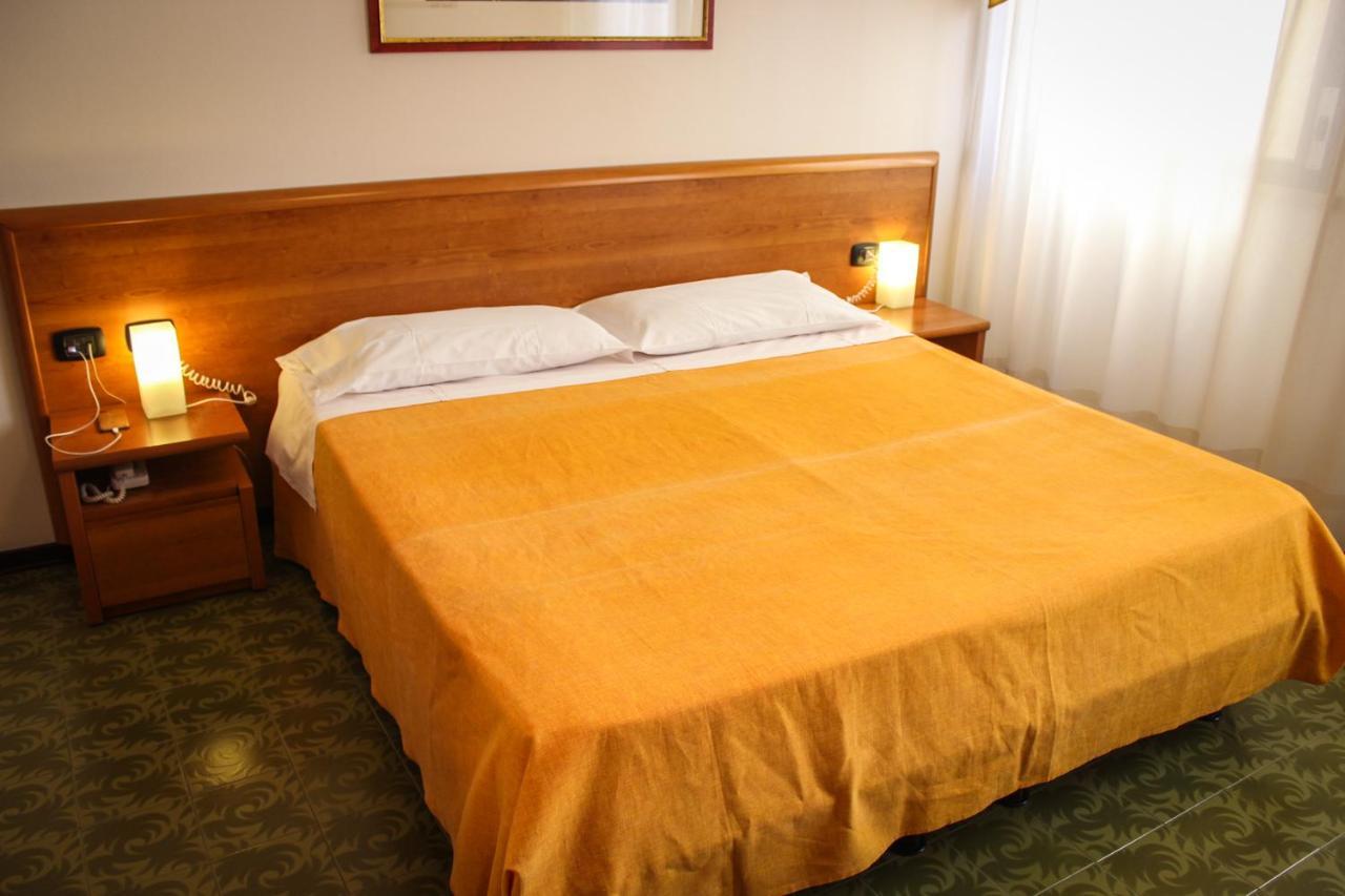 Hotel Centrale Есте Екстериор снимка