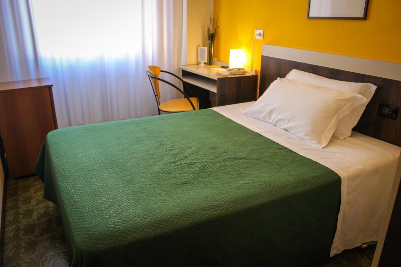 Hotel Centrale Есте Екстериор снимка
