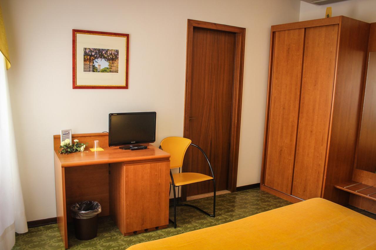 Hotel Centrale Есте Екстериор снимка