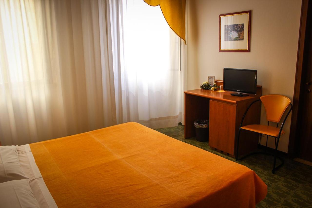 Hotel Centrale Есте Екстериор снимка
