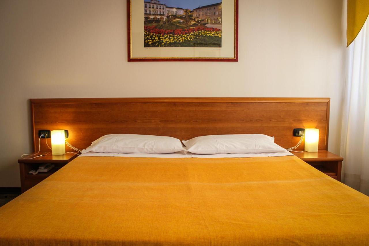 Hotel Centrale Есте Екстериор снимка