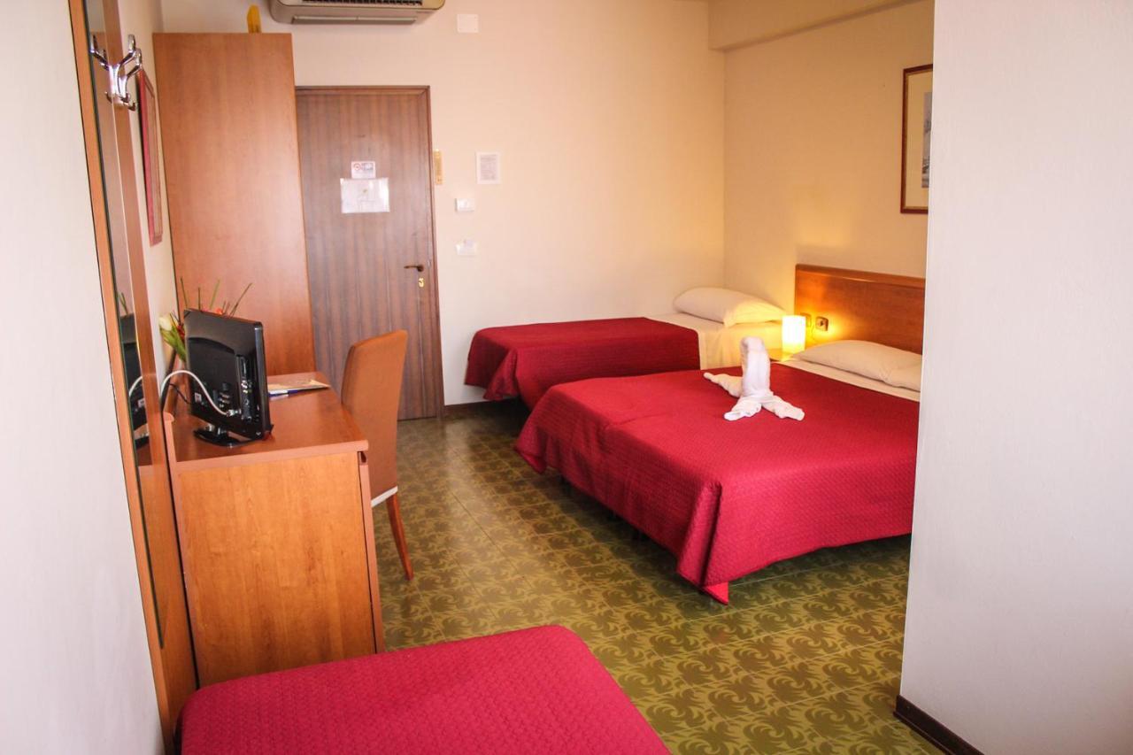 Hotel Centrale Есте Екстериор снимка